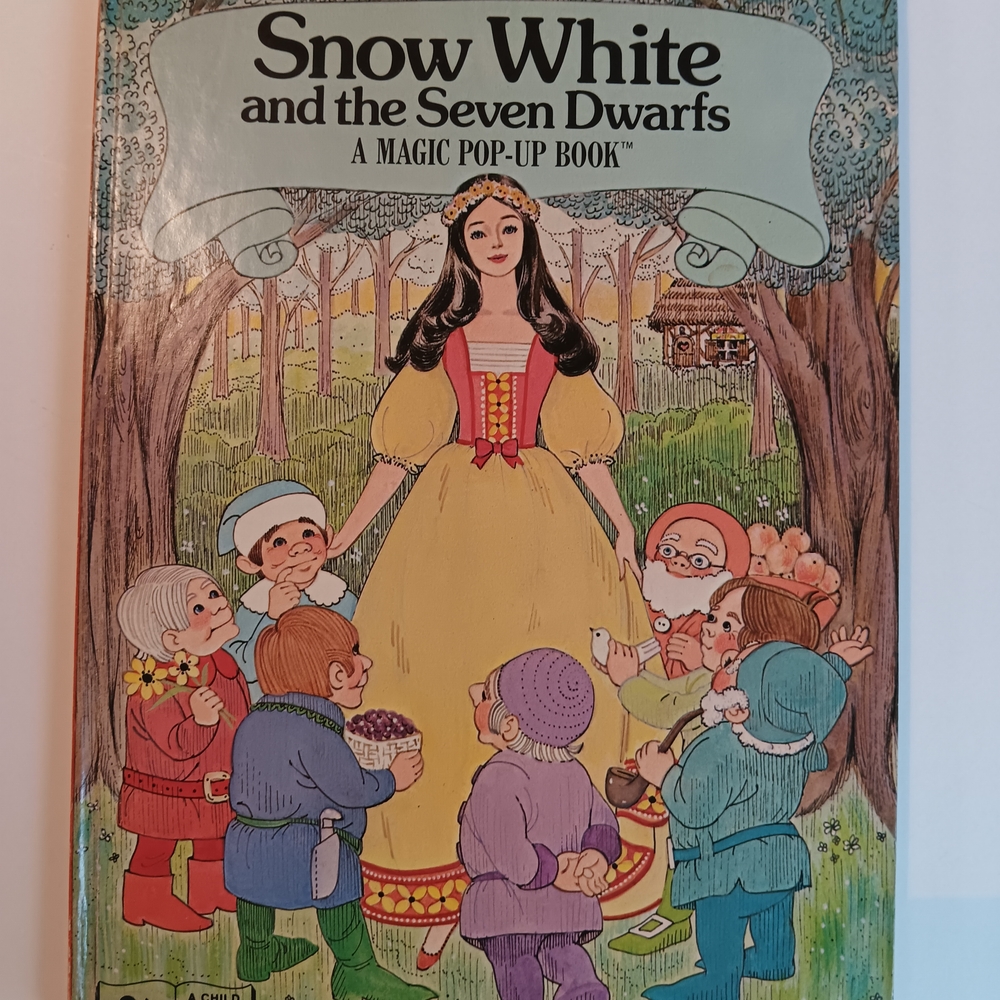 Snow White and the Seven Dwarfs Magic Pop-Up Book 1975